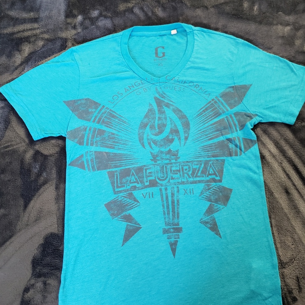 Low V-neck t-shirt